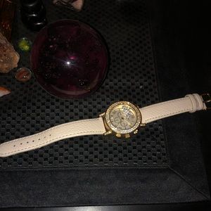 White leather band Geneva Wrist Watch🤍